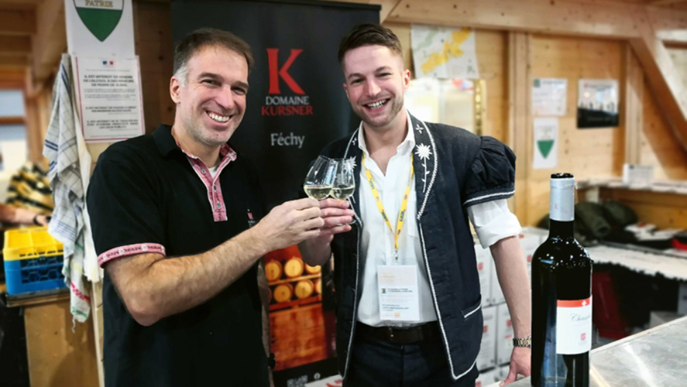 Collaboration réussie entre Fabien Coucet, du domaine Kursner, et Guillaume Berset, de l’Interprofession du Gruyère.